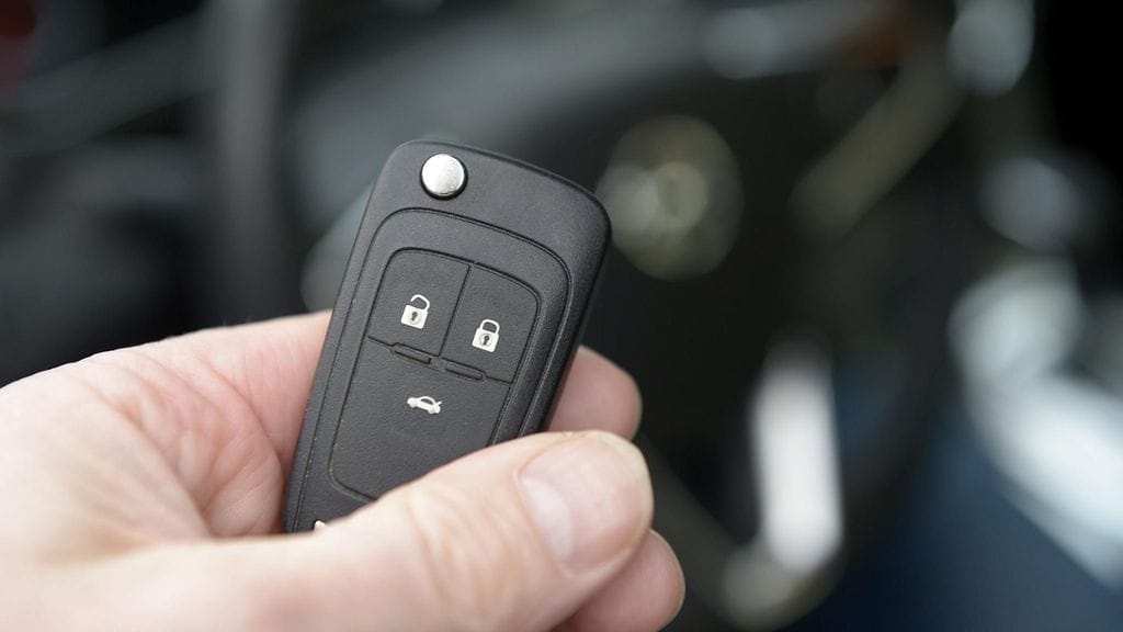 Opel Insignian autonavain kuvattuna Delta-autossa Konalassa Helsingissä 17. marraskuuta 2015.