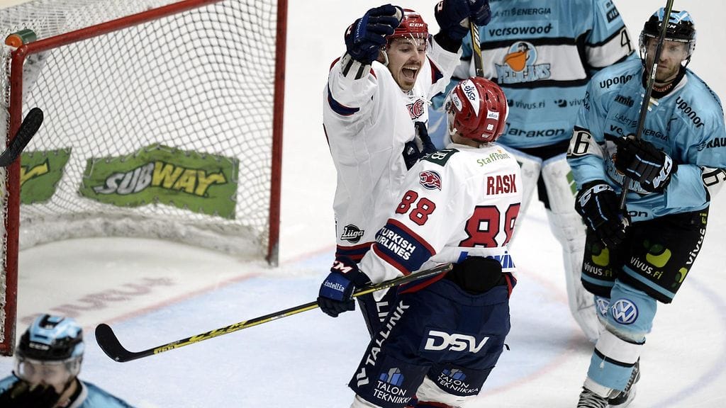 Tomas Zaborsky ja Joonas Rask juhlivat slovakialaishyökkääjän 3-0-osumaa.