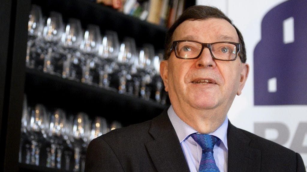 Paavo Väyrysen mielestä euroalueesta on kehittymässä hallitusohjelman vastaisesti yhteisvastuullinen velkaunioni ja ylikansallinen liittovaltio.