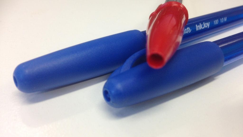 Miksi kuulakärkikynien päässä on reikä?