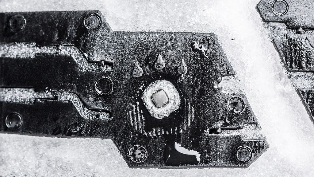 Lähikuva nastarenkaasta.