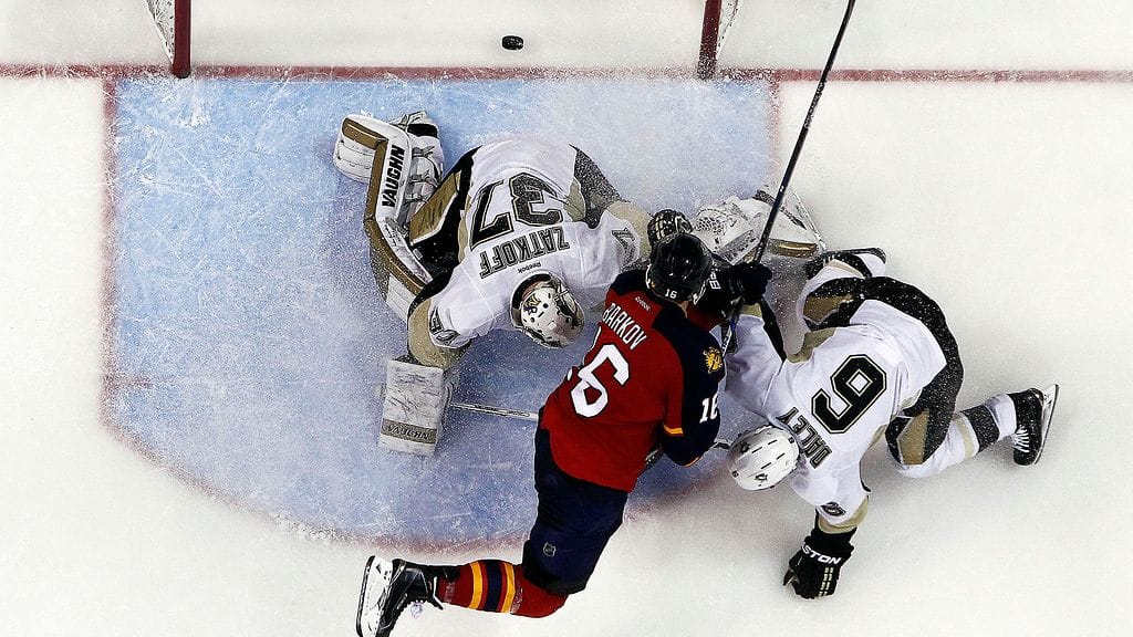 Aleksander Barkov sai kiekon maaliin.