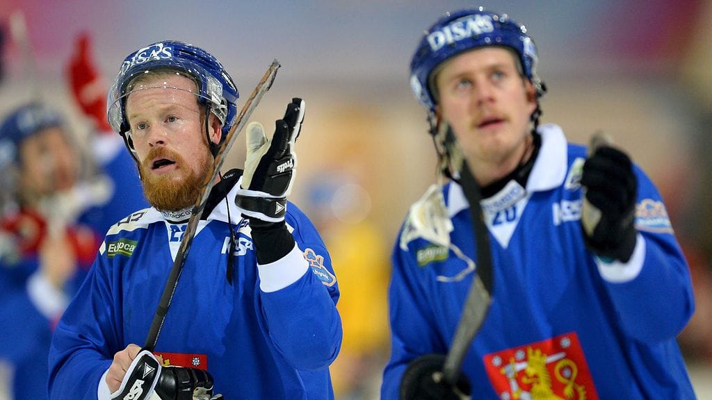 Suomen kapteeni Ville Aaltonen ja Juho Liukkonen.