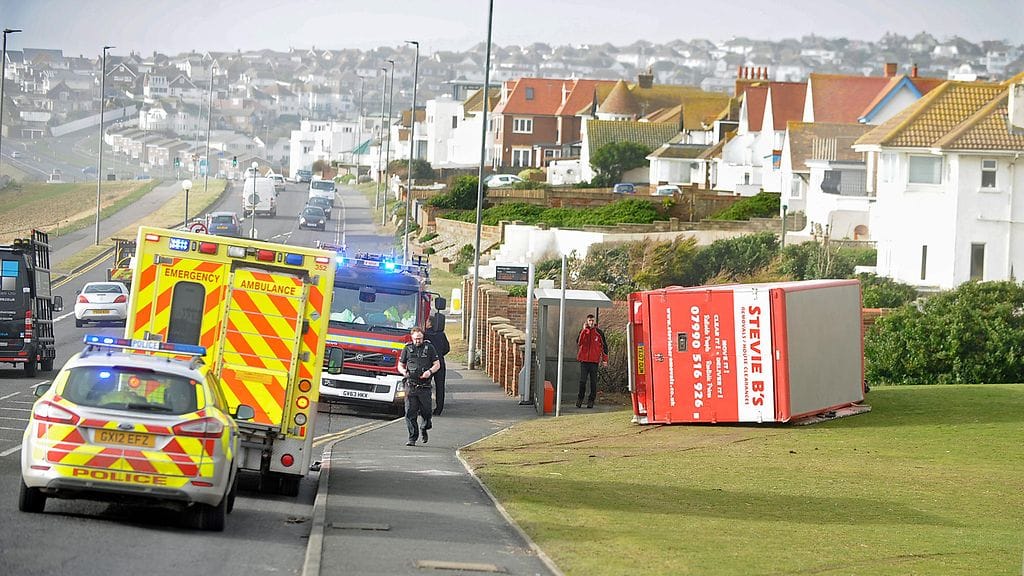 Imogen-myrsky häiritsi myös juna- ja tieliikennettä 8. helmikuuta 2016.