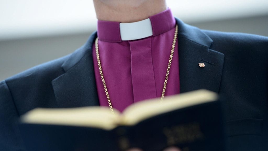 Asia on ollut puheenaiheena, sillä samaa sukupuolta olevien parien vihkiminen on jakanut mielipiteitä kirkossa.