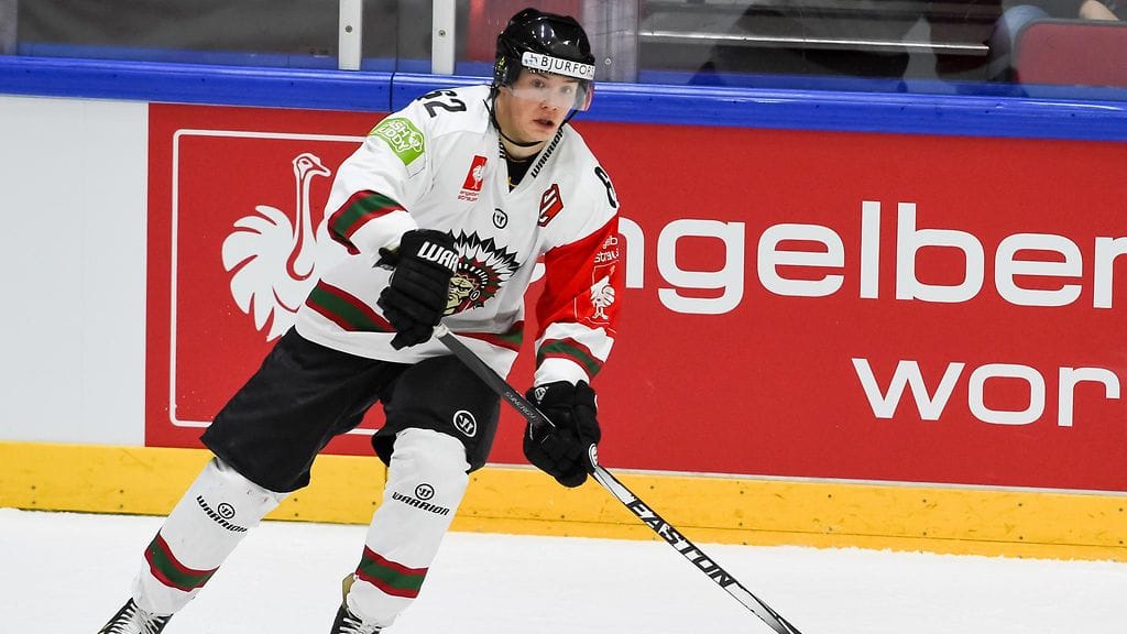 Frölundan Artturi Lehkonen taistelee CHL:n mestaruudesta Kärppiä vastaan.