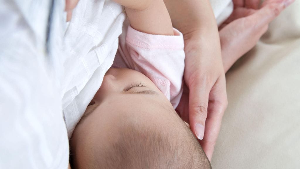 Pään hieromiseen pohjautuvan nukutusvinkin väitetään tehoavan minuutissa, vaikka meneillään olisi jotakin jännittävää. Kuvituskuva.