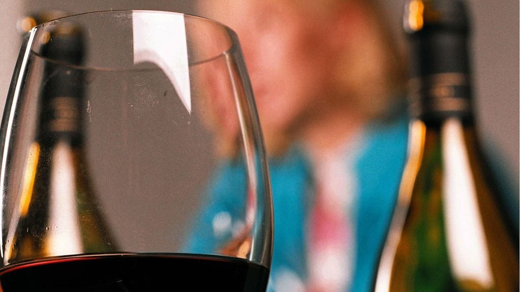 Alkoholiongelma voi kehittyä pikkuhiljaa.