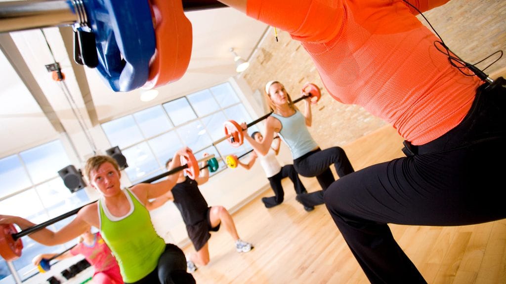 Useat kuntosalit tarjoavat monta tuntia kestäviä maratontunteja. Ne eivät kuitenkaan kannata, sillä liiallinen liikunta tekee hallaa elimistölle.