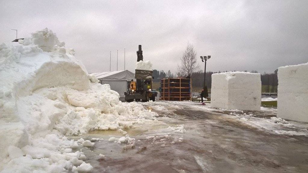 Vihdissä valmistellaan parhaillaan viikonloppuna pidettäviä lumenveiston sm-kisoja. Kuva: Ikitalvi ry