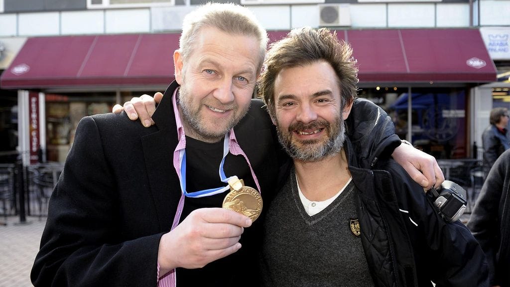 Pasi Kaukoranta (vas.) ja uusi päävalmentaja Mikael Kotkaniemi kevään 2013 kultajuhlissa.