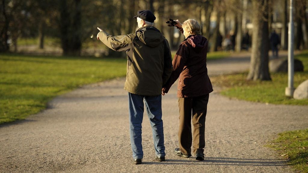 pariskuntakävelyllä