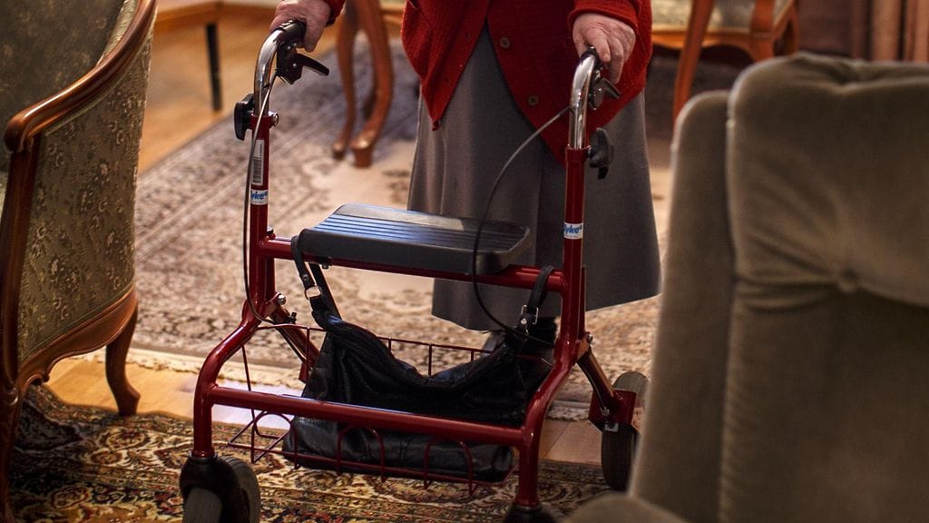 Tasapaino ja reaktionopeus kärsivät, kun ikää tulee lisää. Lisäksi luusto haurastuu, jolloin se kestää vähemmän kolhuja.