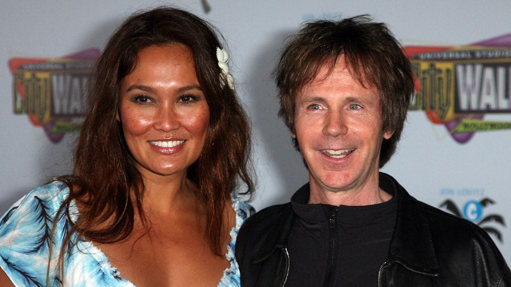 Tia Carrere ja Dana Carvey