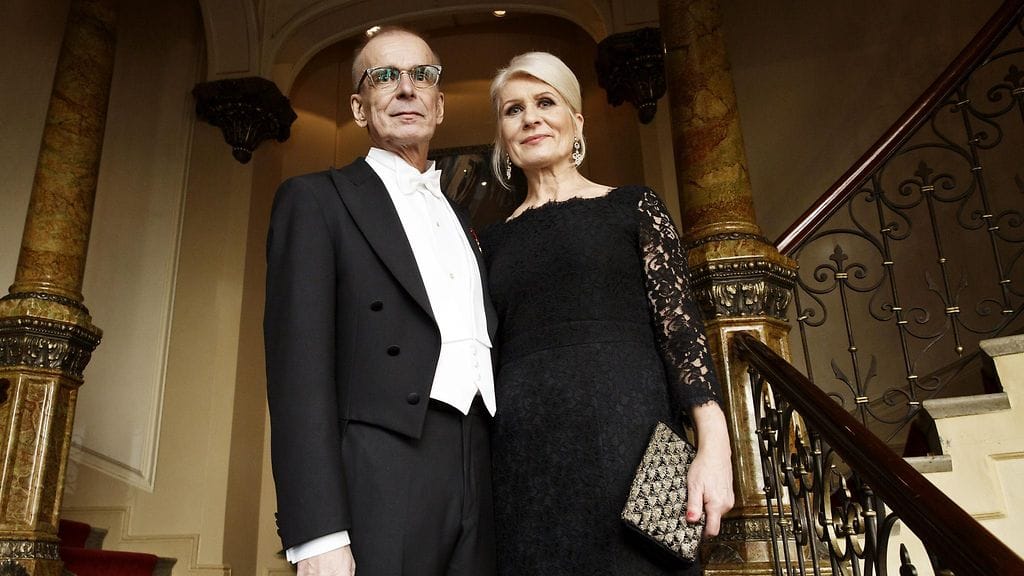 Näyttelijä Jukka Puotila ja vaimo Anneli Linnan juhlien jatkoilla hotelli Kämpissä Helsingissä 6. joulukuuta 2015.