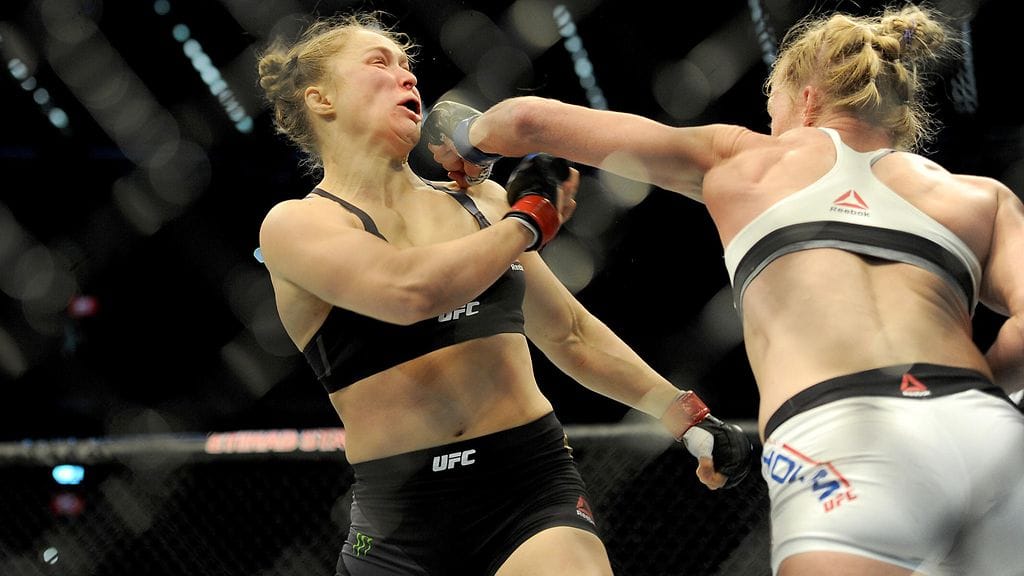 Ronda Rousey (vas.) menetti kääpiösarjan tittelinsä marraskuussa maannaiselleen Holly Holmille.