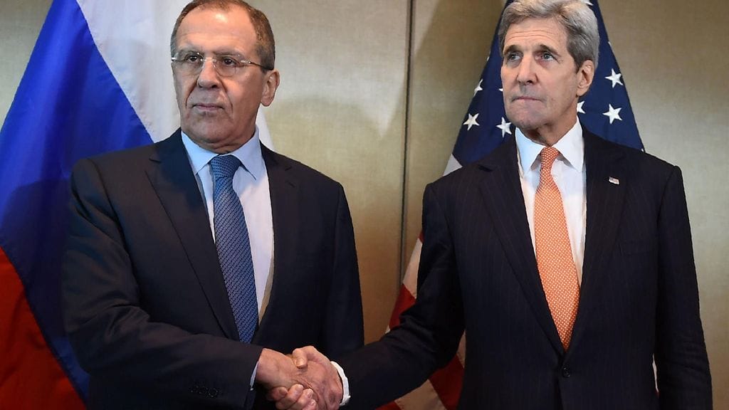 Yhdysvaltain ulkoministeri John Kerry Venäjän ulkoministerin Sergei Lavrovin kanssa Munchenin tapaamisessa, jossa kerrottiin sovun syntymisestä.