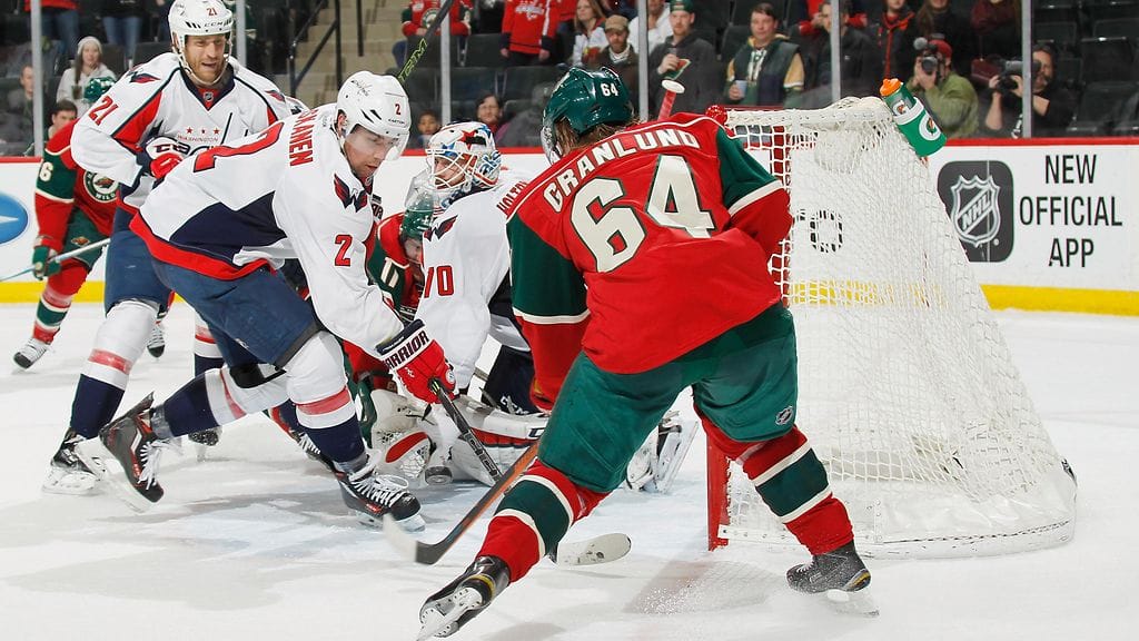 Mikael Granlund iski maalin kulmalta.