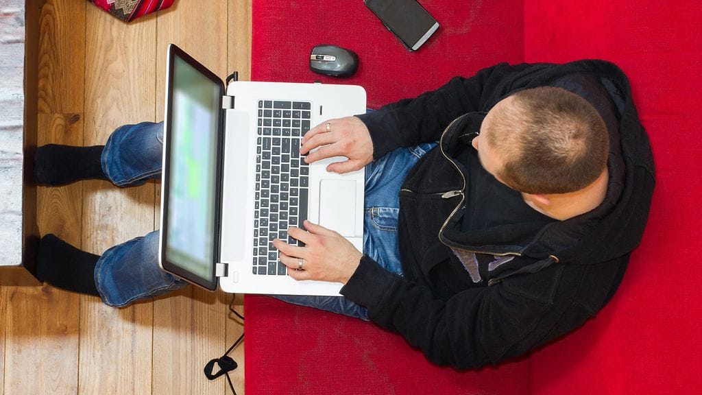 Tältä näyttää villi ja vapaa lauantai-ilta yli 30-vuotiaana, koska yhtäkkiä se on paras tapa viettää sitä.