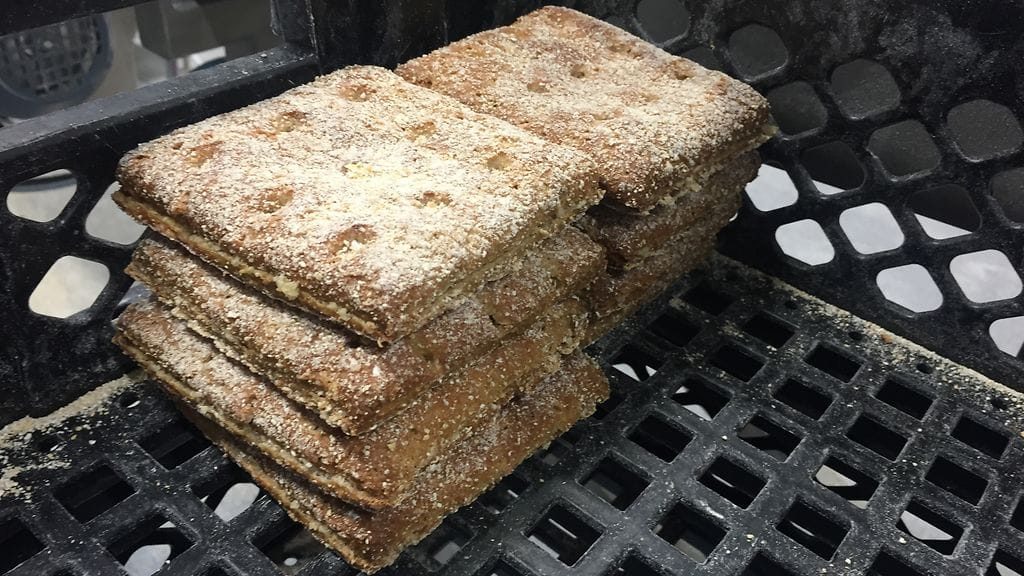 Esipaistetut leivät saavat viimeisen silauksen pintaväriinsä vasta ruokakauppojen uuneissa.