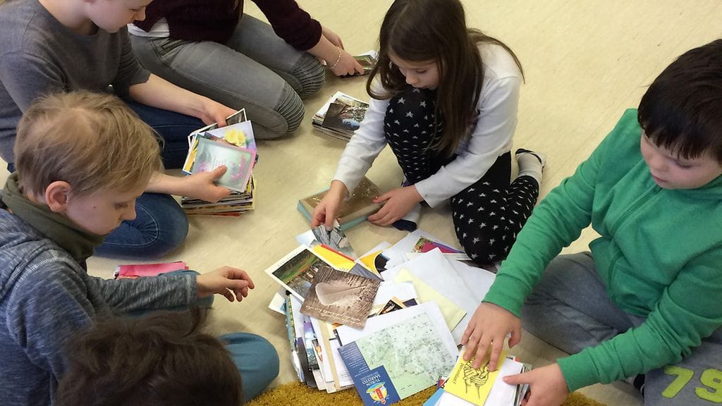 Sevettijärven koululle on saapunut yhteensä yli 11 000 postikorttia.