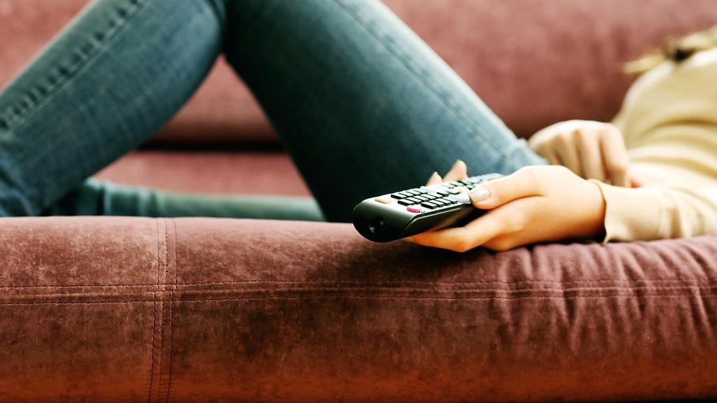 Oletko niin väsynyt, ettet jaksa mennä nukkumaan? Pienet elämänvalinnat vaikuttavat merkittävästi terveyteesi.