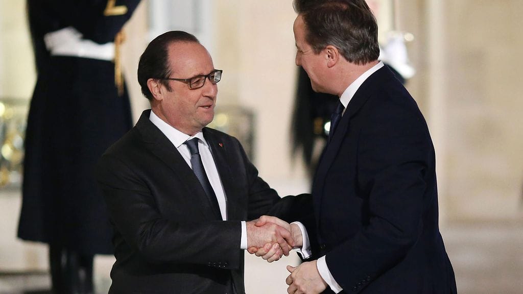 Ranskan presidentti Francois Hollande ja Britannian pääministeri David  Cameron.