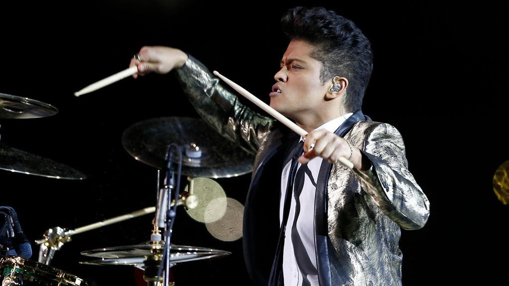 Vuoden levyn Grammyn on saanut Uptown Funk, jonka levyttivät solisti Bruno Mars (kuvassa) ja brittituottaja Mark Ronson.