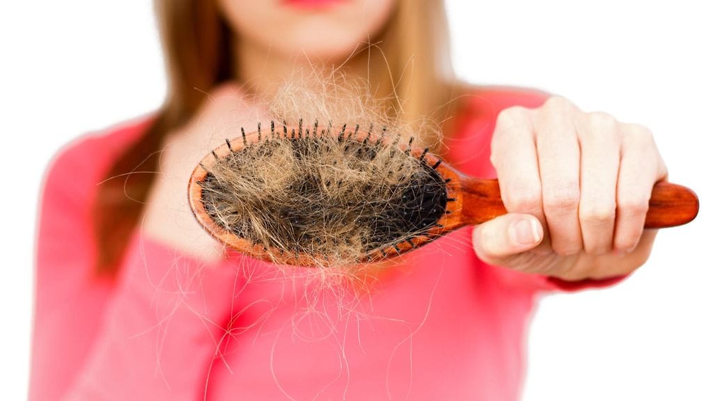 Hiustenlähtöön havahdutaan yleensä toden teolla, kun hiuksia on jo lähtenyt huomattava määrä.