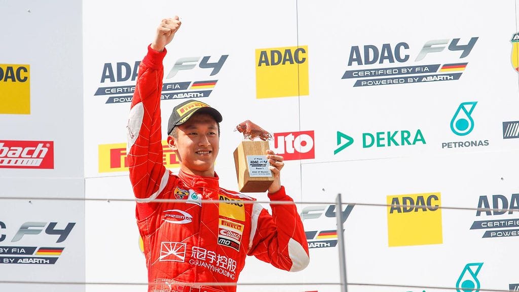 Guan Yu Zhou juhlimassa kesäkuussa