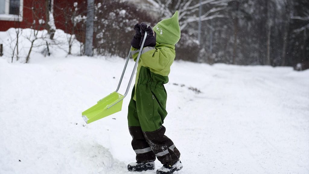Jos olet asunut lapsuutesi pienellä paikkakunnalla, lumityöt ovat taatusti sinulle tuttua hommaa.