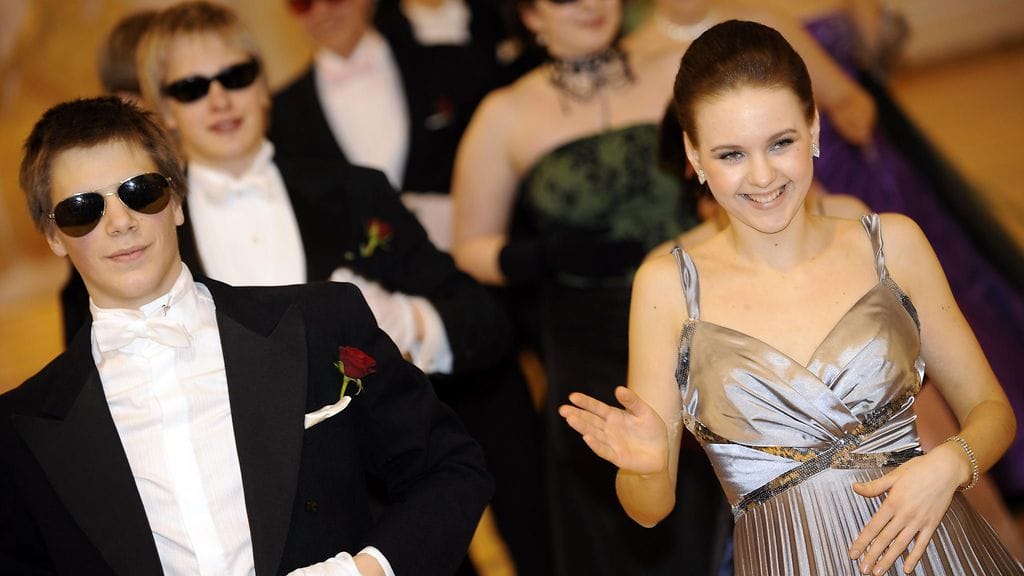 Lambeth walkissa voidaan käyttää tanssiessa aurinkolaseja.