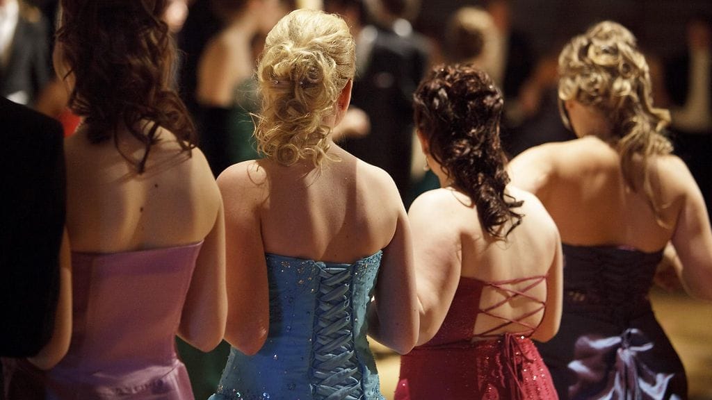 Vanhojen tanssit Helsingin medialukiossa 18. helmikuuta 2011.