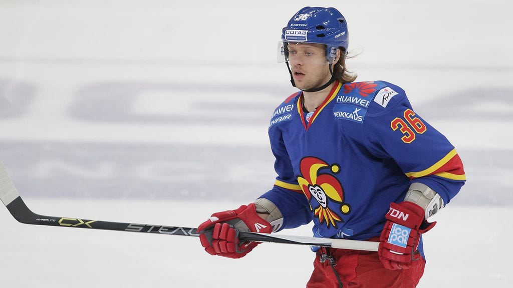 Philip Larsen oli yksi Jokerien luottopelaajista, jotka olivat sivussa ratkaisupeleistä.