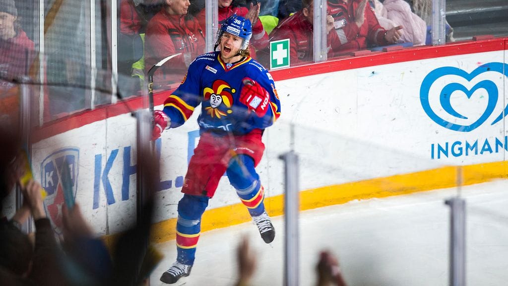 Philip Larsen tuuletti avausmaaliaan.