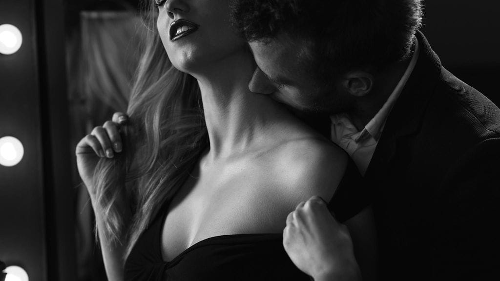 Kosketteleminen lisää halua.