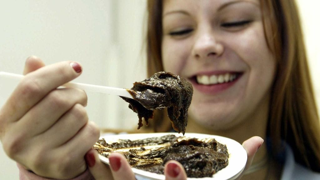 Satu Tuomisto 22.3.2003 mämminsyönnin maailmanmestaruuskisoissa 3