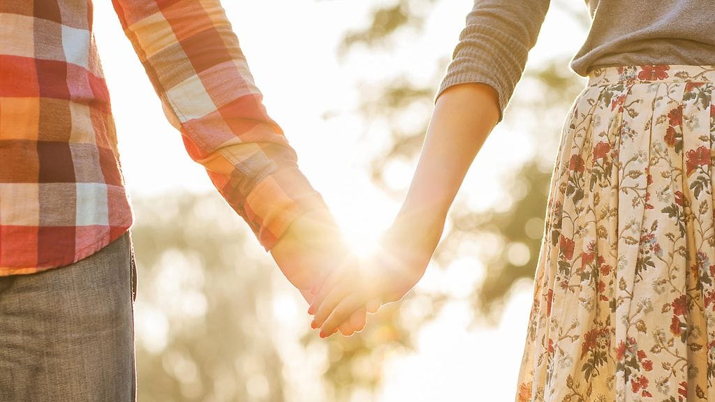 "Miesten kanssa tunsin aina paineita siitä, että mitä tapahtuu, kun hän haluaa suudella minua."