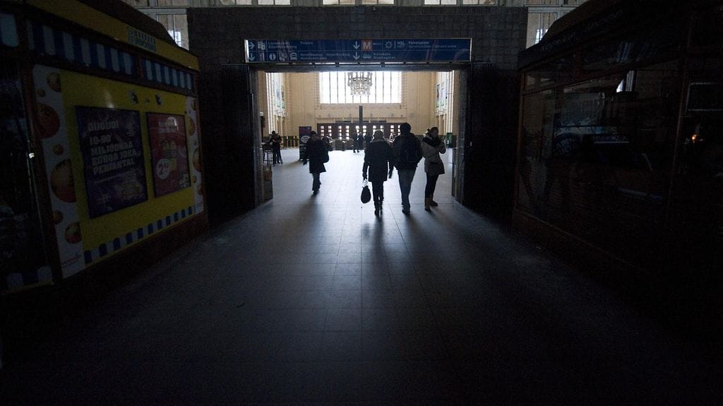 sähköverkko sähkökatko hehkulamppu rautatieasema