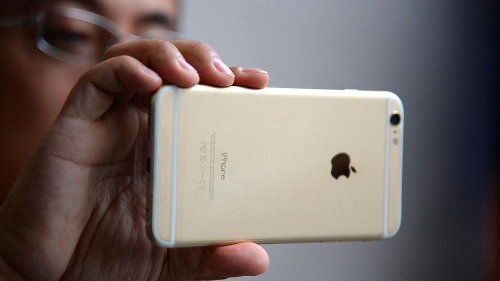 iPhone Apple älypuhelin kännykkä kamera