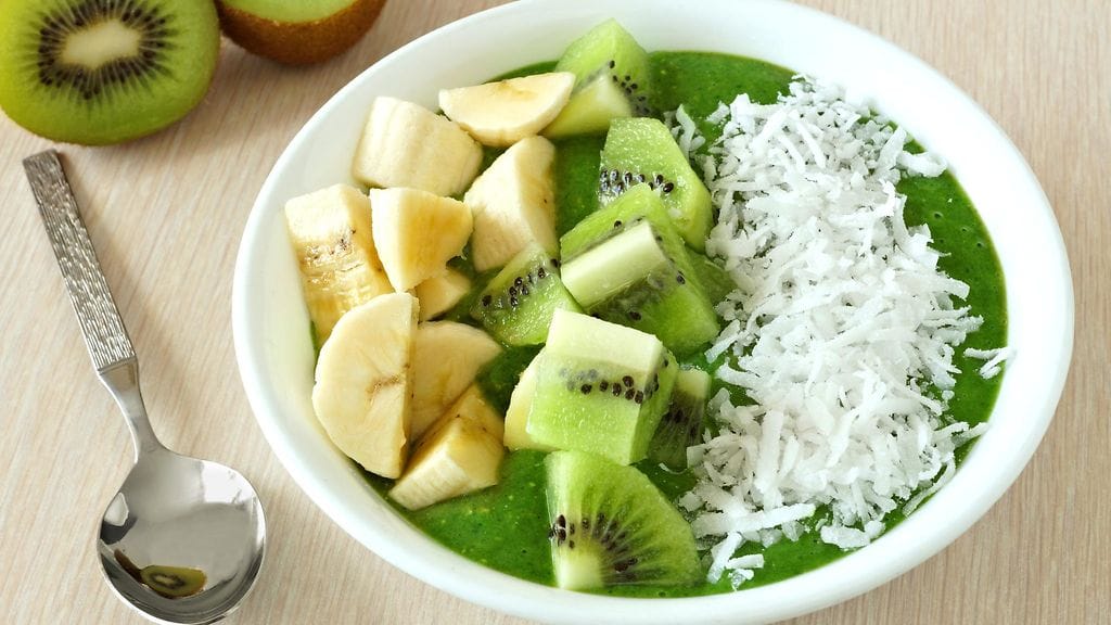 Smoothie-kulhon ainesosia voit muunnella mielesi ja makusi mukaan. Kuvituskuva.