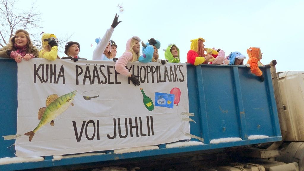 Abit juhlivat penkkareita Vaasassa viime vuonna.