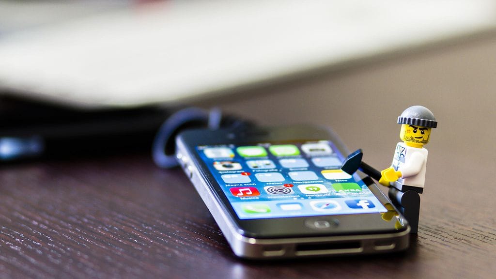 "Tällaisen ohjelman luominen luo väistämättä aukon suojaukseen", kommentoi Applen toimitusjohtaja Tim Cook. Kuvituskuva.