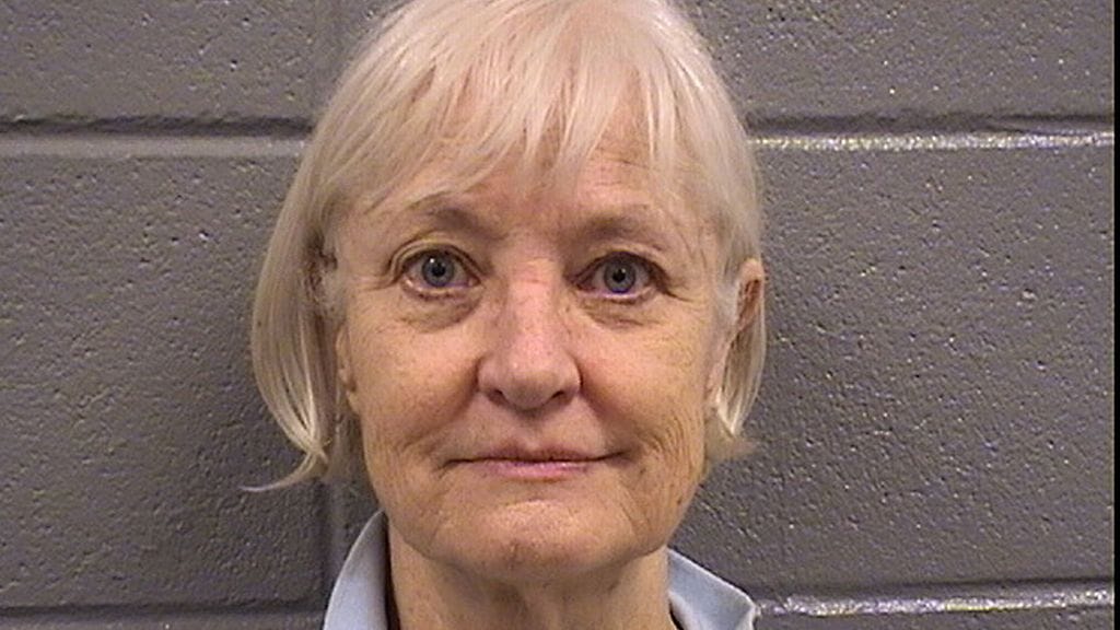 Sarjasalamatkustaja Marilyn Hartman saatiin kiinni lentokentällä.