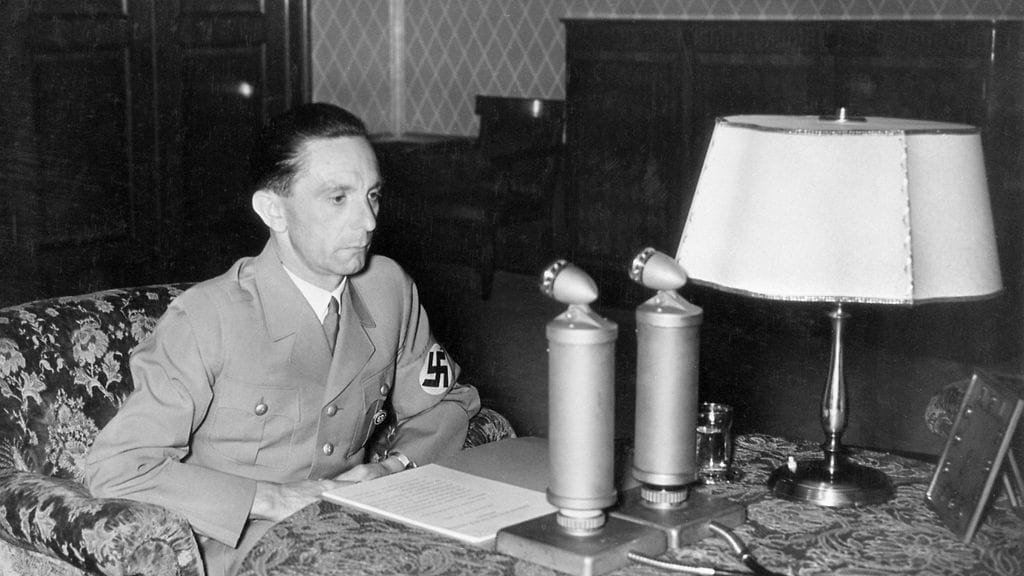 Paul Joseph Goebbels (29. lokakuuta 1897 Rheydt – 1. toukokuuta 1945 Berliini) oli yksi kansallissosialistisen Saksan vaikutusvaltaisimmista poliitikoista.