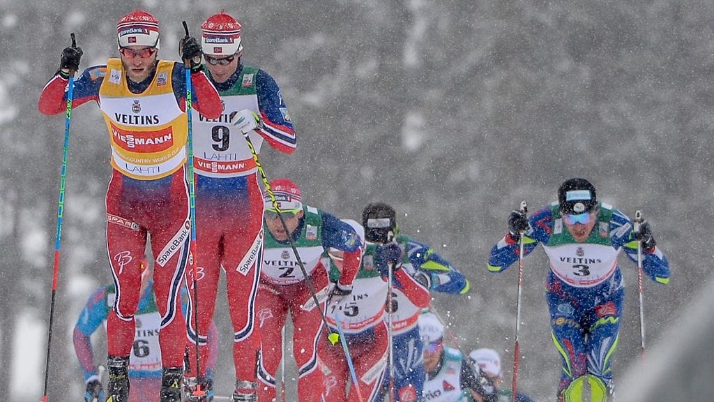 Martin Johnsrud Sundby (vas.) johti vahvaa norjalaisrintamaa sunnuntaina Salpausselällä.