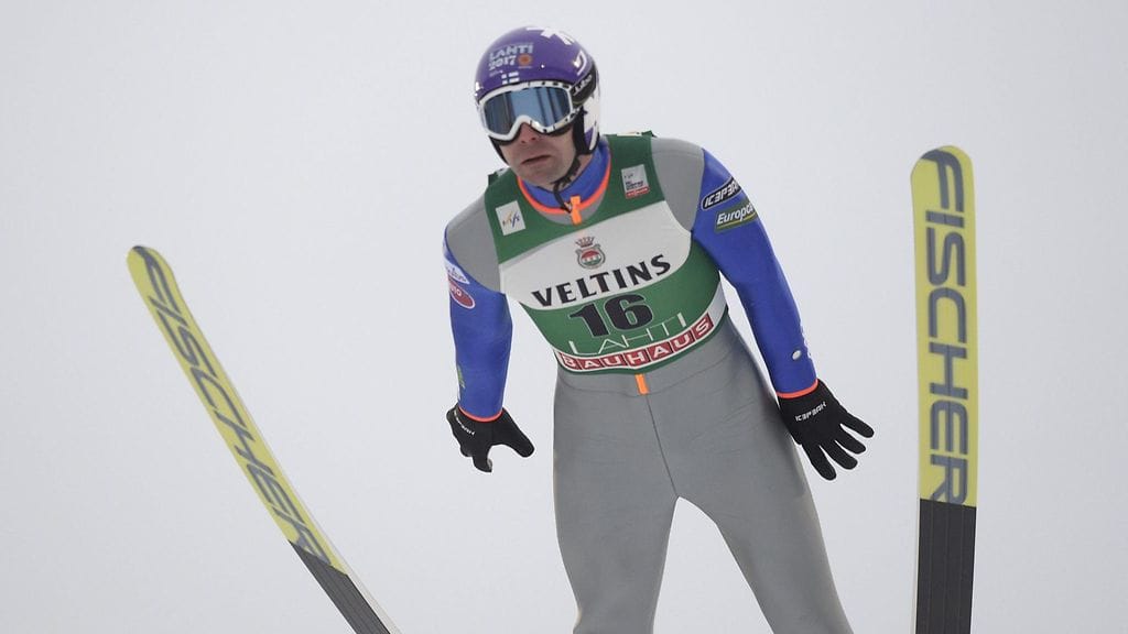 Janne Ahonen ilmojen teillä sunnuntaina.