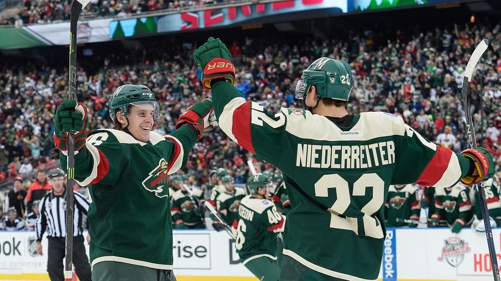 Erik Haula ja Nino Niederreiter tuulettivat ulkoilmapelissä sunnuntaina.