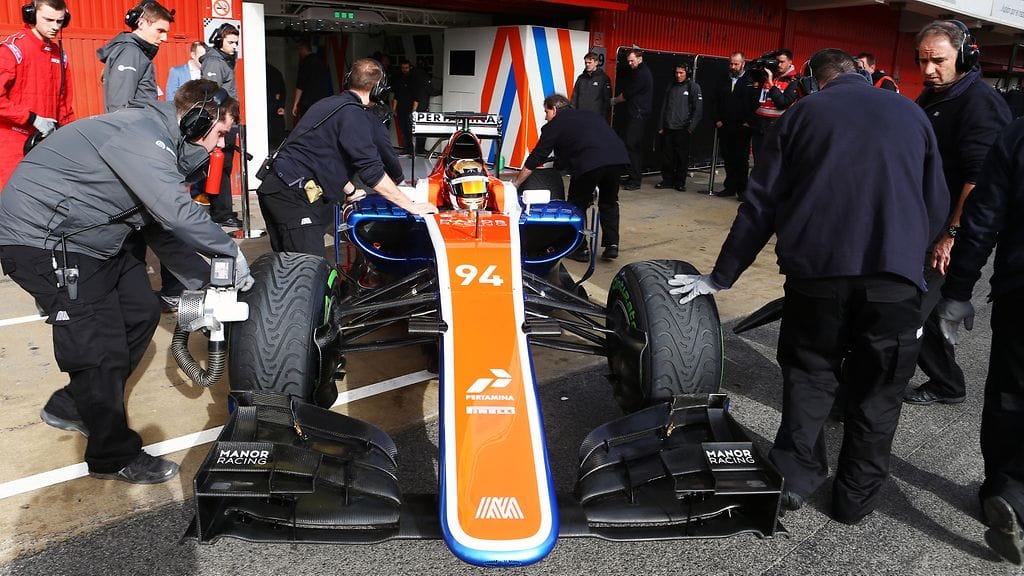 Ensikosketuksen Manorin MRT05-autoon sai Pascal Wehrlein.