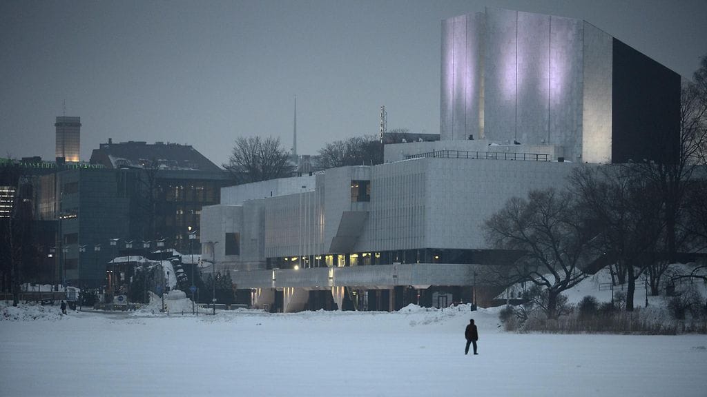 Töölönlahden rannalla seisova Finlandia-talo on yksi arkkitehti Alvar Aallon merkittävimpiä luomuksia.